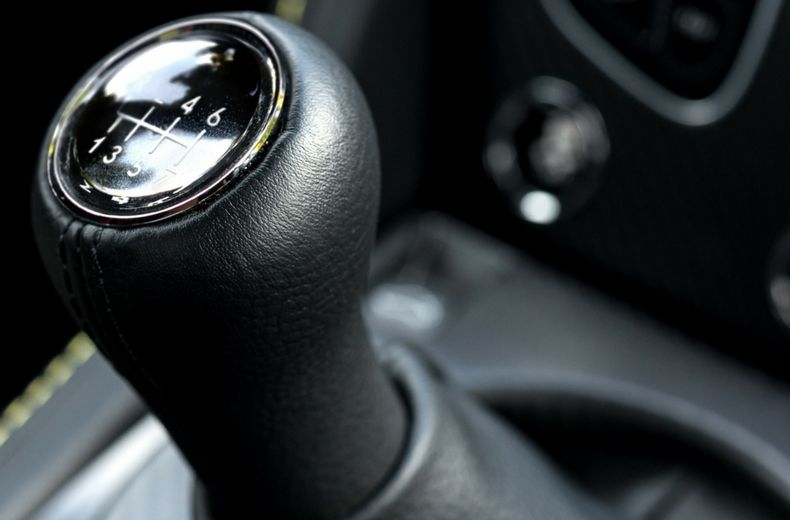 How To Drive A Manual Car - A Quick And Easy Guide
